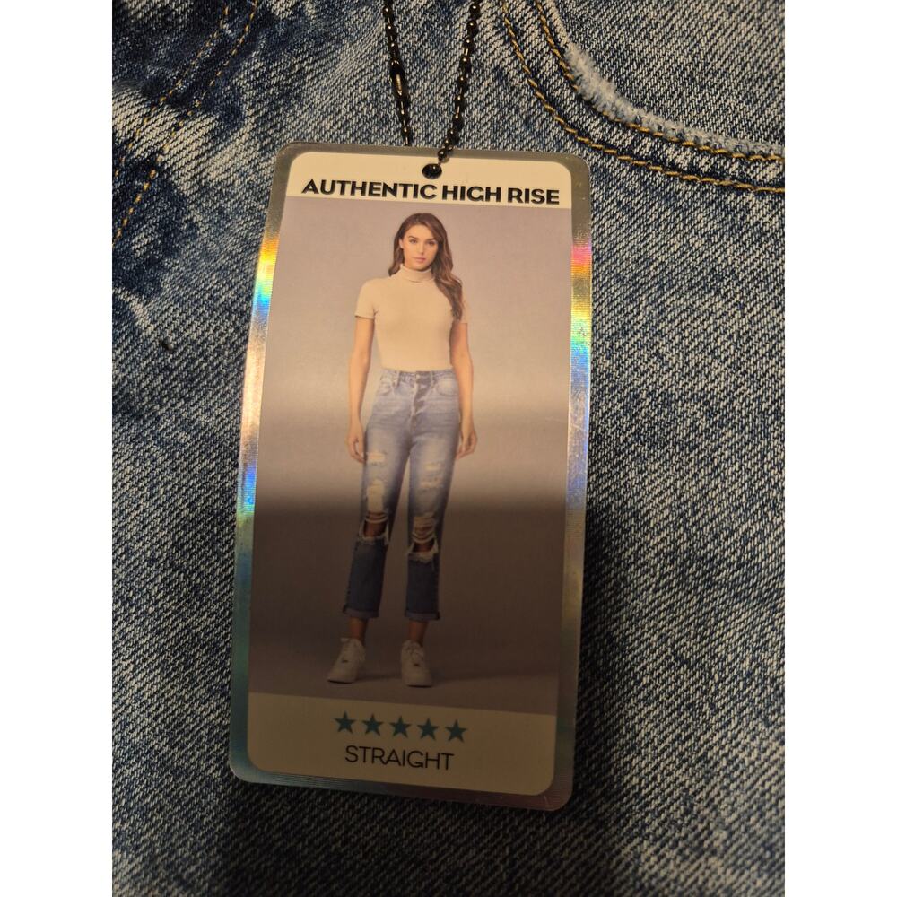 Simple Society NWT High Rise Distressed Mom Jeans | Angel Belt | Light Wash - Picture 7 of 15